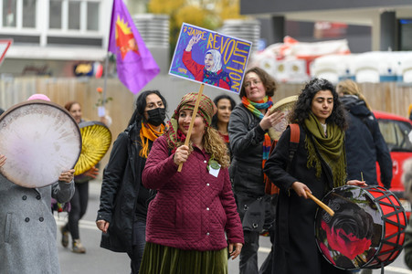 Demo zum Tag gegen Gewalt an Frauen in Düsseldorf
