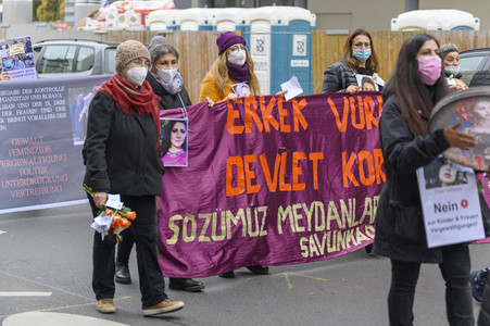 Demo zum Tag gegen Gewalt an Frauen in Düsseldorf