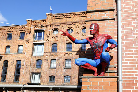 FARBKÖRPER Kalender 2022: Geek Art-Bodypainting und Transformaking