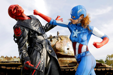 FARBKÖRPER Kalender 2022: Geek Art-Bodypainting und Transformaking