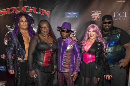 Album-Release-Party von Six Gun Sal in Long Beach