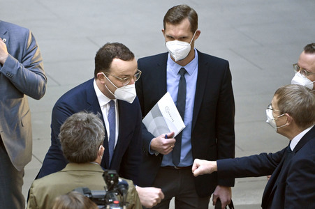 Pressekonferenz zum Impfen mit Moderna und BioNTech in Berlin