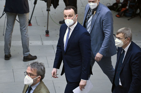Pressekonferenz zum Impfen mit Moderna und BioNTech in Berlin