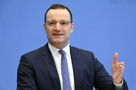 Pressekonferenz zum Impfen mit Moderna und BioNTech in Berlin