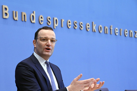 Pressekonferenz zum Impfen mit Moderna und BioNTech in Berlin