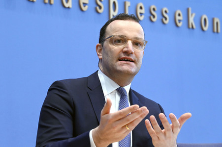 Pressekonferenz zum Impfen mit Moderna und BioNTech in Berlin