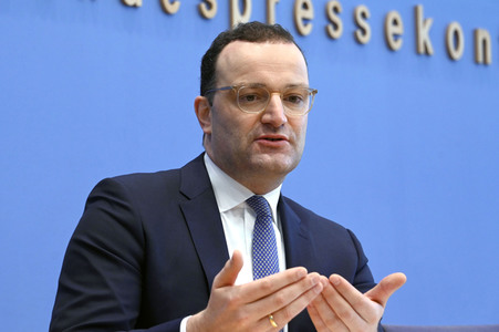 Pressekonferenz zum Impfen mit Moderna und BioNTech in Berlin