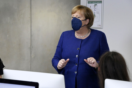 Angela Merkel besucht das TUMO Lernzentrum in Berlin