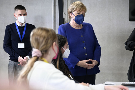 Angela Merkel besucht das TUMO Lernzentrum in Berlin