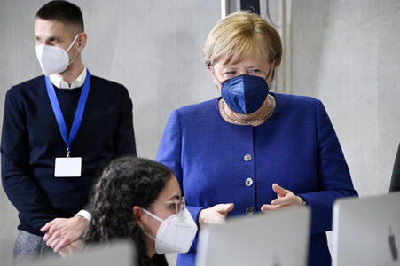 Angela Merkel besucht das TUMO Lernzentrum in Berlin