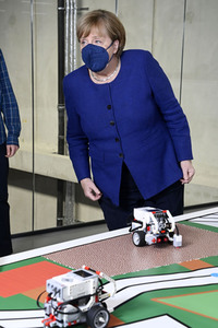 Angela Merkel besucht das TUMO Lernzentrum in Berlin