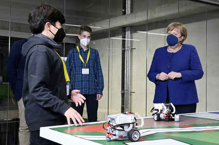 Angela Merkel besucht das TUMO Lernzentrum in Berlin