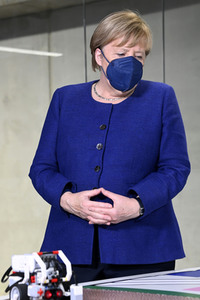 Angela Merkel besucht das TUMO Lernzentrum in Berlin