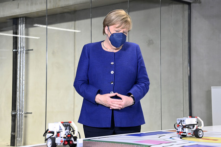 Angela Merkel besucht das TUMO Lernzentrum in Berlin