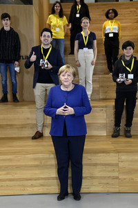 Angela Merkel besucht das TUMO Lernzentrum in Berlin