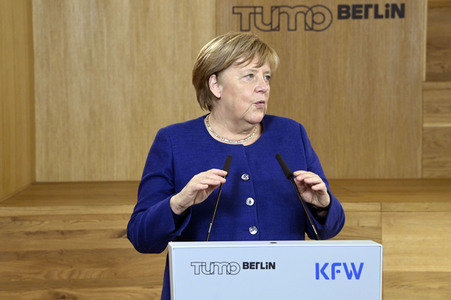 Angela Merkel besucht das TUMO Lernzentrum in Berlin