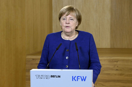 Angela Merkel besucht das TUMO Lernzentrum in Berlin