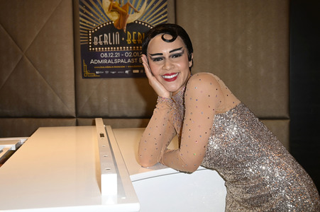 Pressekonferenz zur neu überarbeiteten Revue 'Berlin Berlin' in Berlin