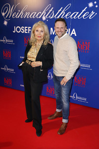 Theaterpremiere 'Josef und Maria' in Hamburg
