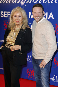 Theaterpremiere 'Josef und Maria' in Hamburg