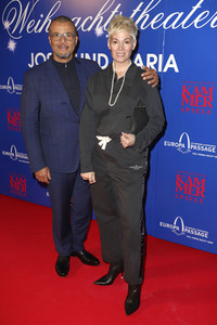 Theaterpremiere 'Josef und Maria' in Hamburg