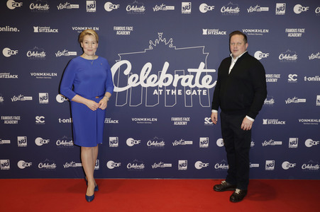 Silvestershow 'Celebrate at the Gate - Willkommen 2022' in Berlin