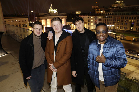 Silvestershow 'Celebrate at the Gate - Willkommen 2022' in Berlin