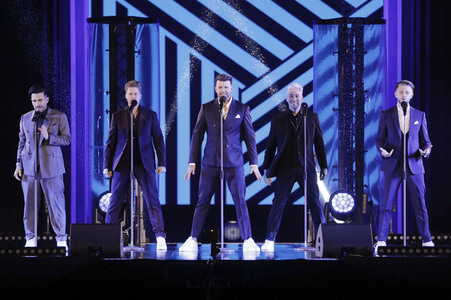 Silvestershow 'Celebrate at the Gate - Willkommen 2022' in Berlin