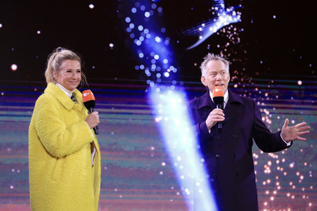 Silvestershow 'Celebrate at the Gate - Willkommen 2022' in Berlin
