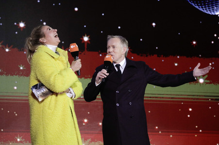 Silvestershow 'Celebrate at the Gate - Willkommen 2022' in Berlin