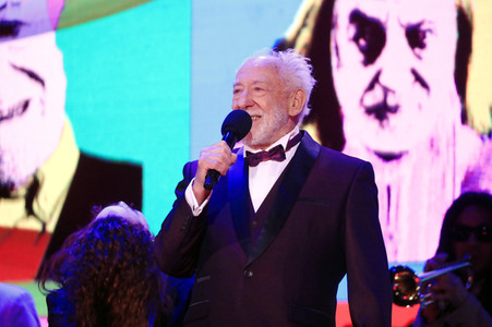 Silvestershow 'Celebrate at the Gate - Willkommen 2022' in Berlin