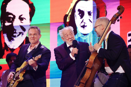 Silvestershow 'Celebrate at the Gate - Willkommen 2022' in Berlin