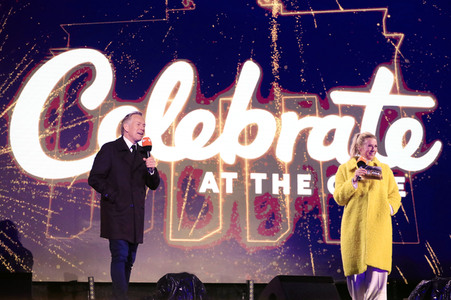 Silvestershow 'Celebrate at the Gate - Willkommen 2022' in Berlin