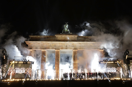 Silvestershow 'Celebrate at the Gate - Willkommen 2022' in Berlin
