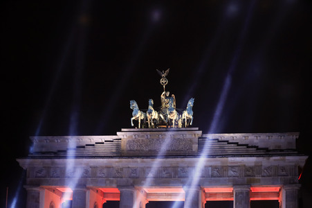 Silvestershow 'Celebrate at the Gate - Willkommen 2022' in Berlin
