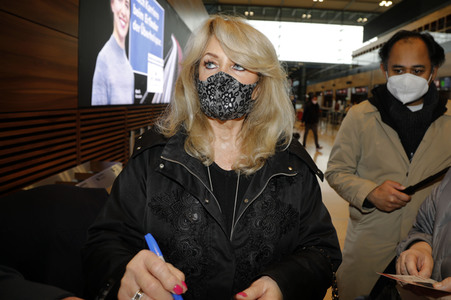 Abreise von Bonnie Tyler aus Berlin