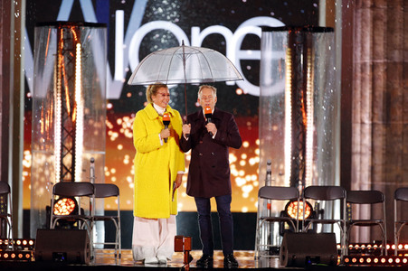 Silvestershow 'Celebrate at the Gate - Willkommen 2022' in Berlin