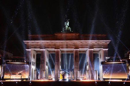 Silvestershow 'Celebrate at the Gate - Willkommen 2022' in Berlin