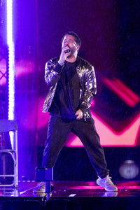 Silvestershow 'Celebrate at the Gate - Willkommen 2022' in Berlin