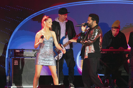 Silvestershow 'Celebrate at the Gate - Willkommen 2022' in Berlin