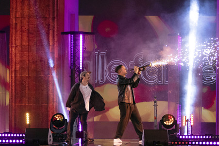 Silvestershow 'Celebrate at the Gate - Willkommen 2022' in Berlin