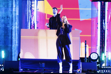 Silvestershow 'Celebrate at the Gate - Willkommen 2022' in Berlin
