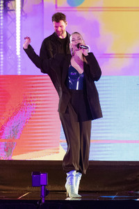 Silvestershow 'Celebrate at the Gate - Willkommen 2022' in Berlin