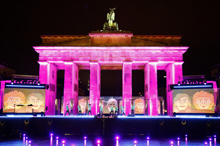 Silvestershow 'Celebrate at the Gate - Willkommen 2022' in Berlin