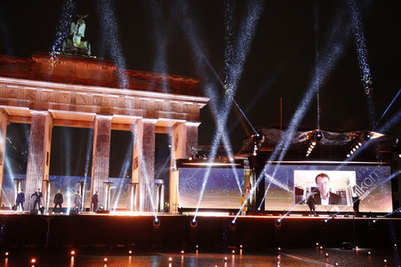 Silvestershow 'Celebrate at the Gate - Willkommen 2022' in Berlin