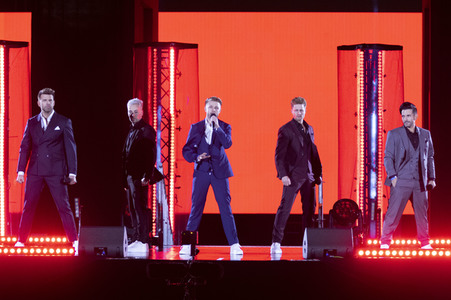Silvestershow 'Celebrate at the Gate - Willkommen 2022' in Berlin