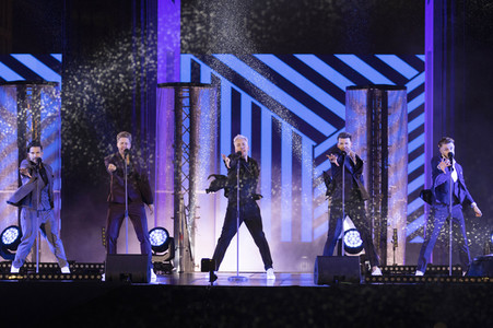 Silvestershow 'Celebrate at the Gate - Willkommen 2022' in Berlin