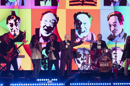 Silvestershow 'Celebrate at the Gate - Willkommen 2022' in Berlin