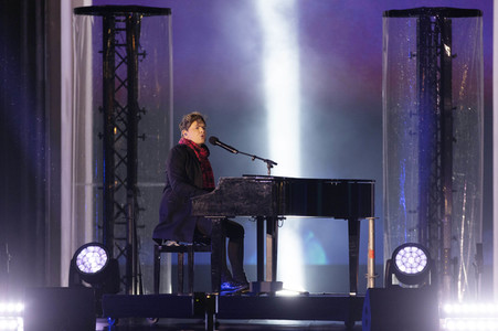 Silvestershow 'Celebrate at the Gate - Willkommen 2022' in Berlin