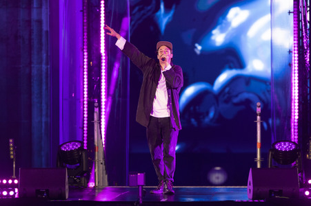 Silvestershow 'Celebrate at the Gate - Willkommen 2022' in Berlin